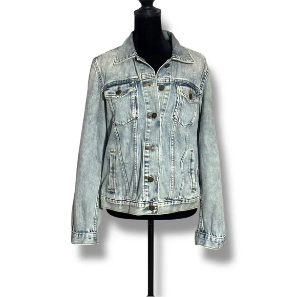 GAP Blue Light Wash Denim Slim Fit Button Front Closure Jacket With Four Pockets - Picture 4 of 16